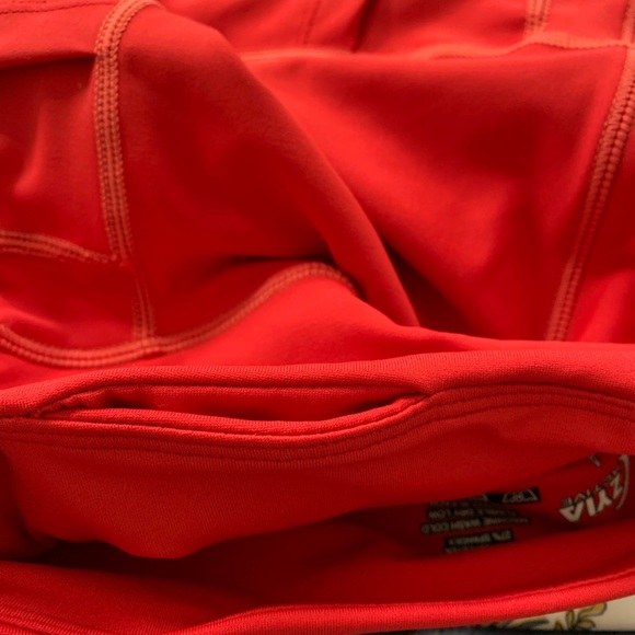 Zyia Active Red Pocket Light n Tight Hi-Rise Capri 20" 4 - Picture 10 of 10